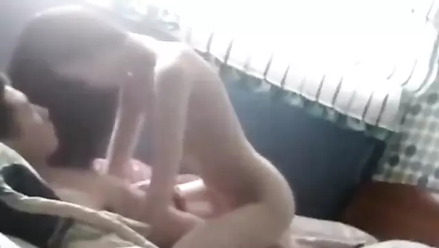 Slim Uzbek woman has sex with her lover in the morning